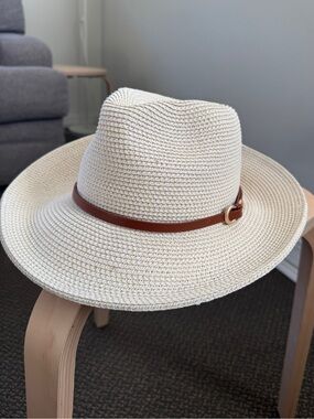 Lucky Brand Cream Straw Fedora Hat with Brown Leather Band